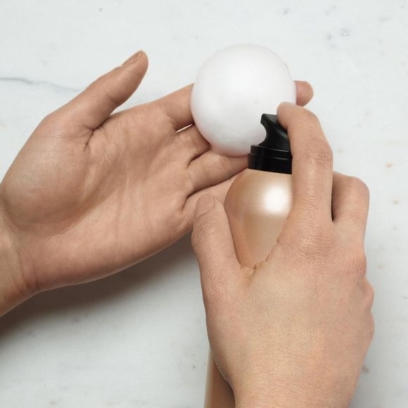 **VEILMENT* Macadamia Oil Revitalizing Body Mousse - Picture 4 of 4